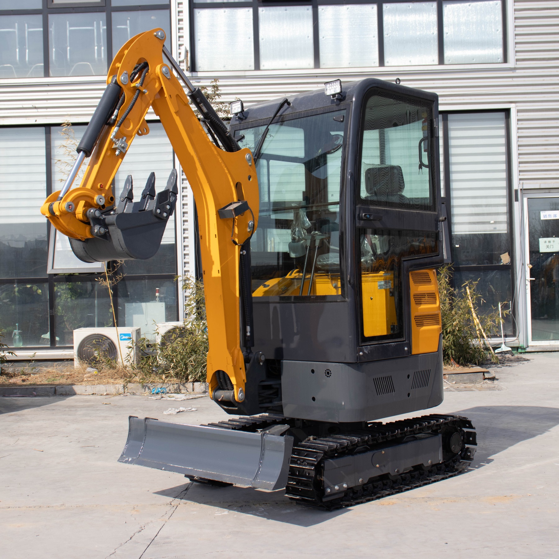MG22 2.2ton mini excavator with Cabin